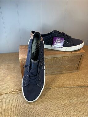 NWT Blowfish Navy Canvas Sneakers with White Soles